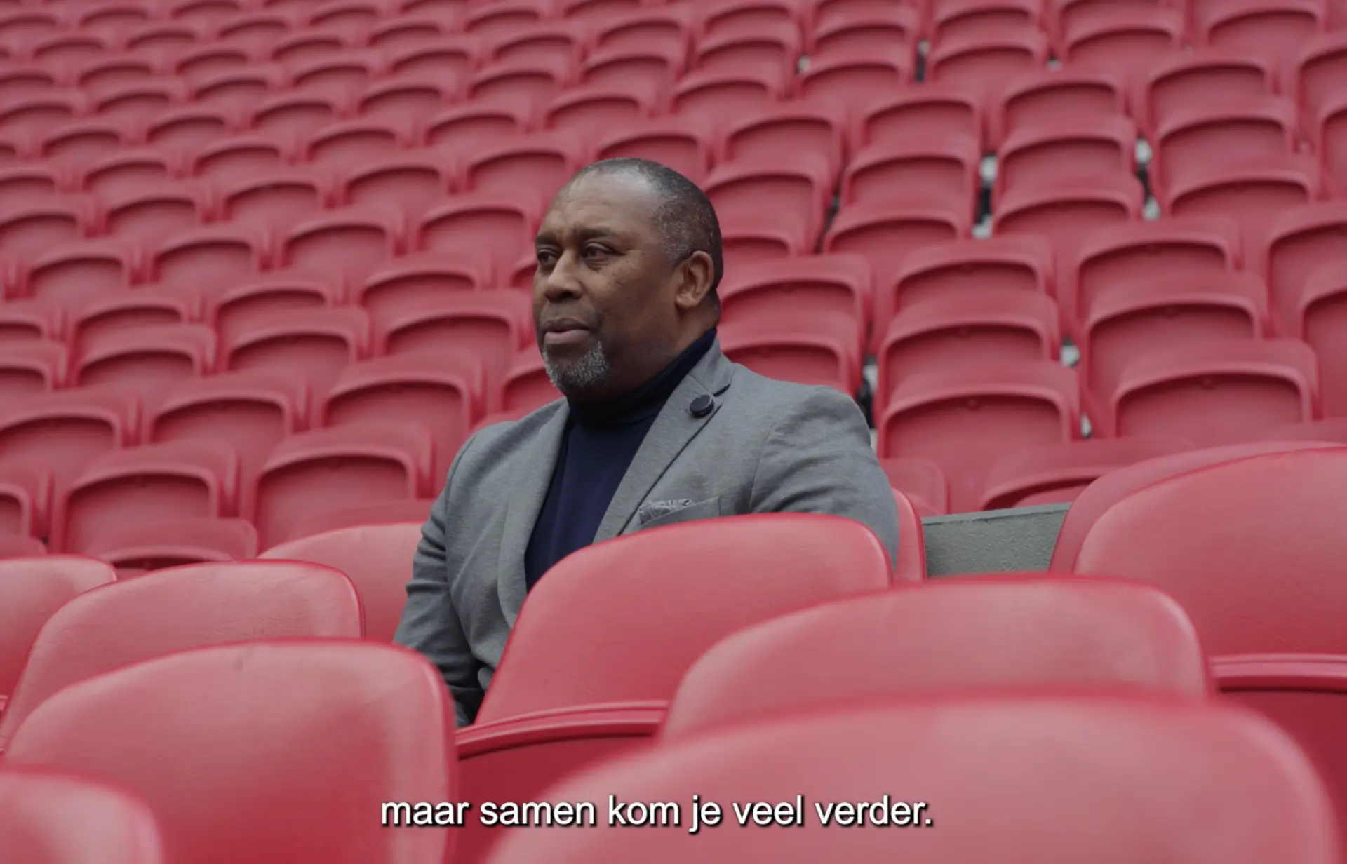 Gevel van de Johan Cruijff ArenA met muurschildering