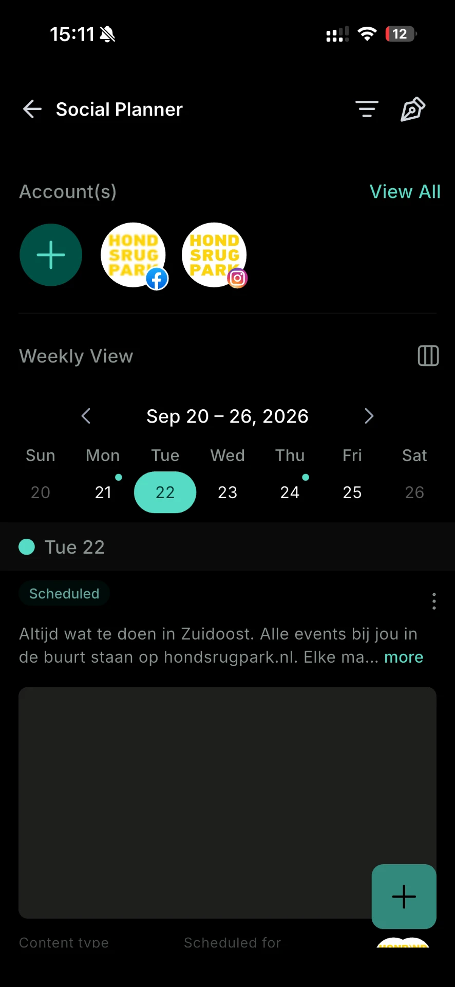 Kalenderweergave in de planner-app op de telefoon, met ingeplande posts per dag